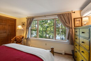 3 室のベッドルーム、デスク、アイロン / アイロン台、旅行用ベビーベッド