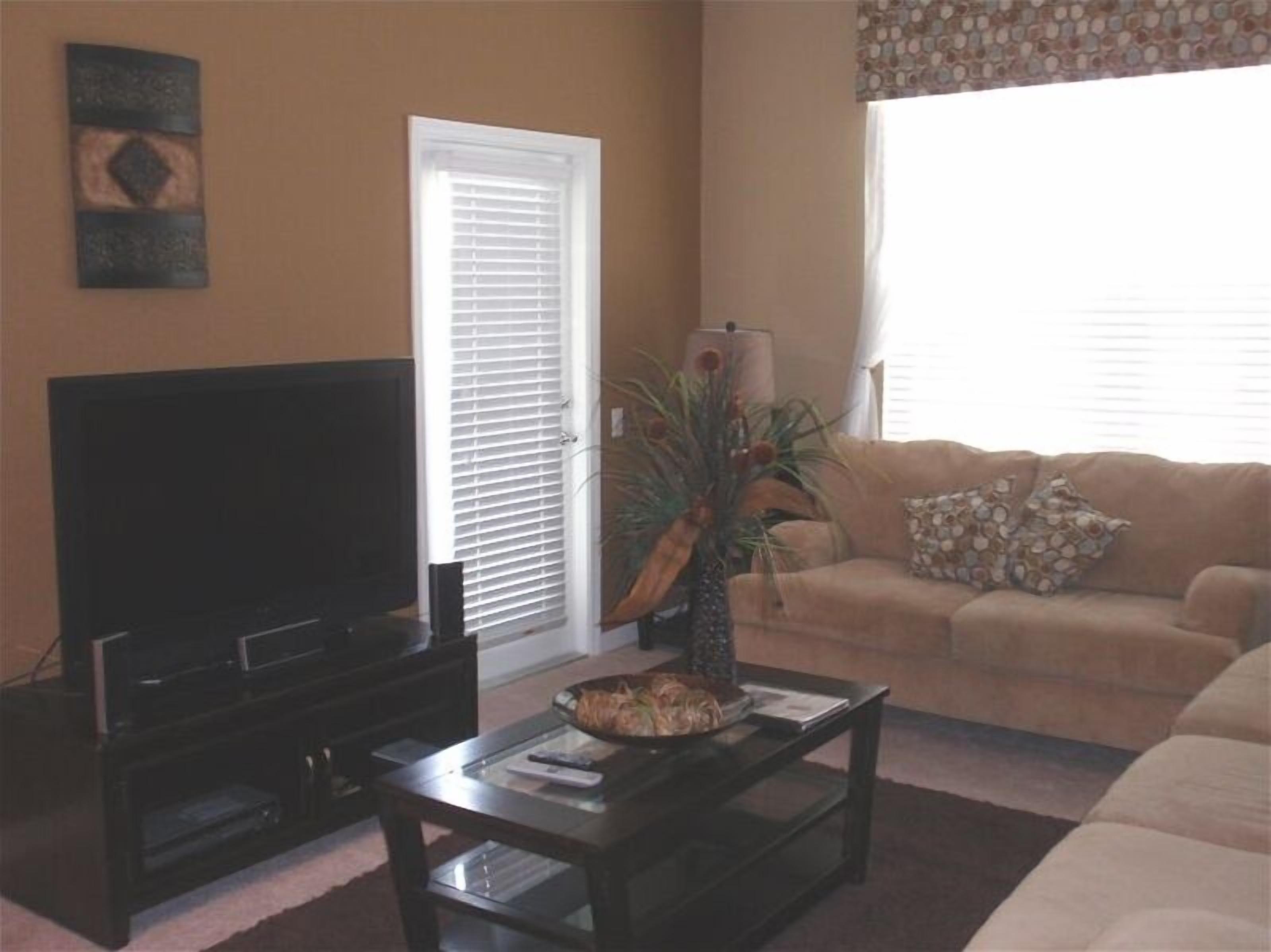 Smart-TV, fotballspill, bøker og filmbibliotek