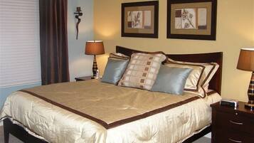 3 quartos, cofres nos quartos, escrivaninha