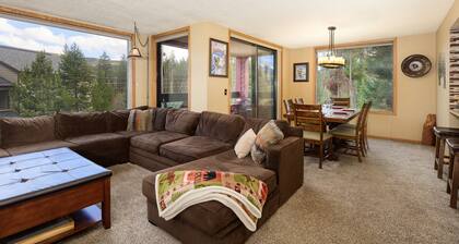 The Ultimate Escape: Hot Tub, Fire Pit, and Views