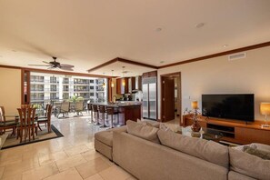 Een smart-tv, een dvd-speler en een printer