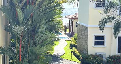 Oceanfront 3-Bett-Luxus-Einheit Jaco Beach Village # 11