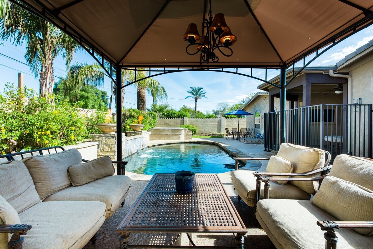 ⭐️ Outdoor Oasis - Heated Pool + Spa Near Old Town