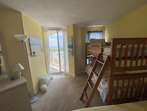 2 bedrooms, iron/ironing board, travel crib, free WiFi - Perfect condo for your getaway.  (N Topsail Beach)