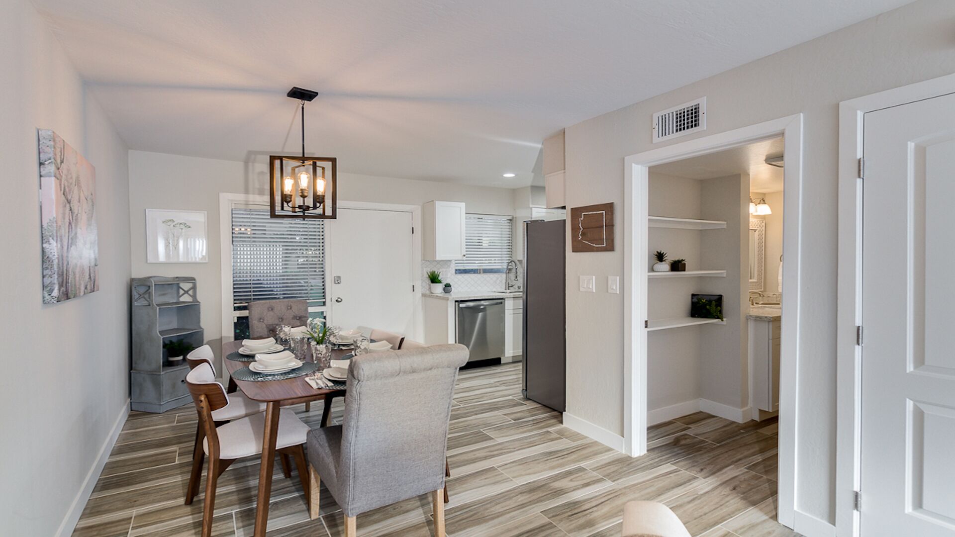 Prime Old Town Scottsdale Location, Sleeps 6, Walk Everywhere. A+ Remodel! 