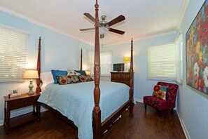 4 makuuhuonetta, silitysrauta/-lauta, ilmainen Wi-Fi, vuodevaatteet