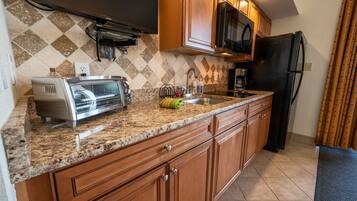 Fridge, microwave, stovetop, coffee/tea maker