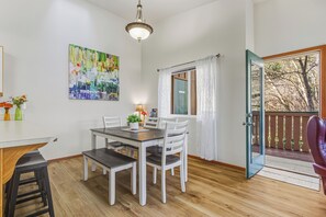 Dining - Fully Updated & Spotless / Walk to Downtown, Coaster, Festivities (Leavenworth)