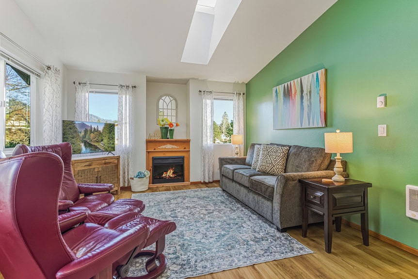 Bright Top Floor Condo Walk To Town A/c Sleeps 6 - Leavenworth, WA
