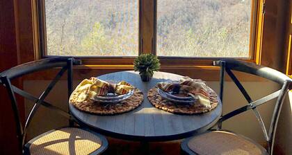 Couples Retreat with breathtaking mountain views!!