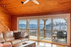 Smart-TV, Kamin, Videospielkonsole, DVD-Player