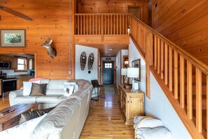 Smart-TV, Kamin, Videospielkonsole, DVD-Player