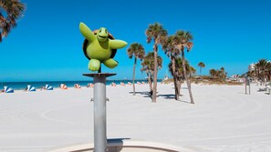 Beach nearby, sun loungers, beach towels