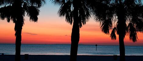 Beach nearby, sun-loungers, beach towels