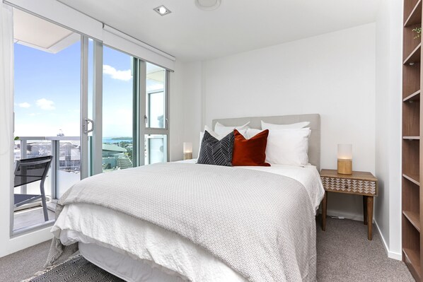 Deluxe Apartment, 2 Bedrooms, Sea View | 2 bedrooms, iron/ironing board, cots/infant beds, free WiFi - Beach Road Apartments by Urban Rest (Auckland)