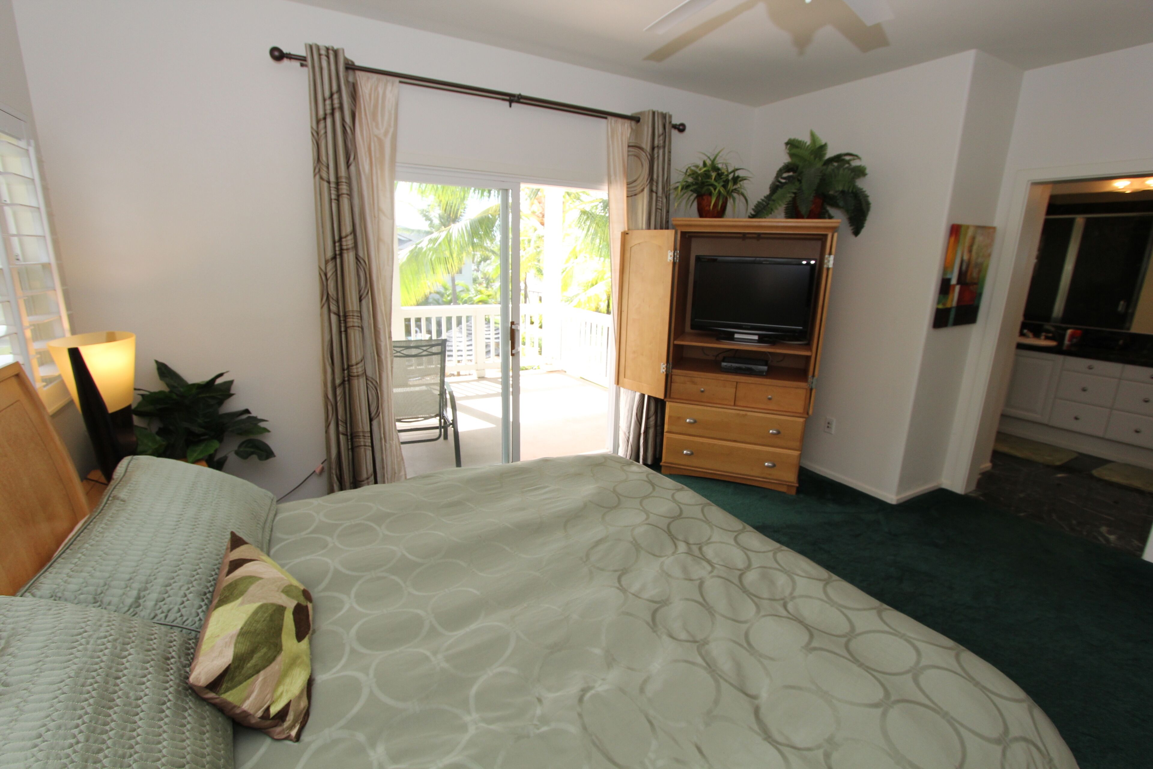 3 bedrooms, desk, iron/ironing board, travel crib