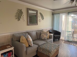 Smart TV, reproductor de DVD y libros 