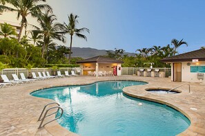 Pool - Spacious condo with pool & hot tub, tennis, beach access across the street (Kihei)