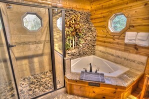 Douche, séchoir à cheveux, serviettes fournies
