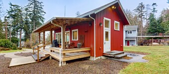 Restorative tiny home with amazing outdoor space, central location, and free Wif