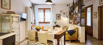 Villa PoliFlora is a modern apartment in Monticchiello of Pienza in Tuscany.