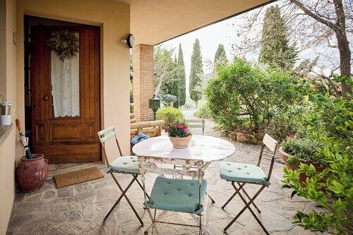 Villa PoliFlora is a modern apartment in Monticchiello of Pienza in Tuscany.