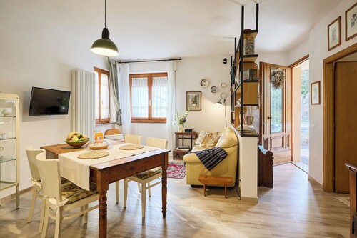 Die Villa PoliFlora ist ein modernes Apartment in Monticchiello in Pienza in der Toskana.