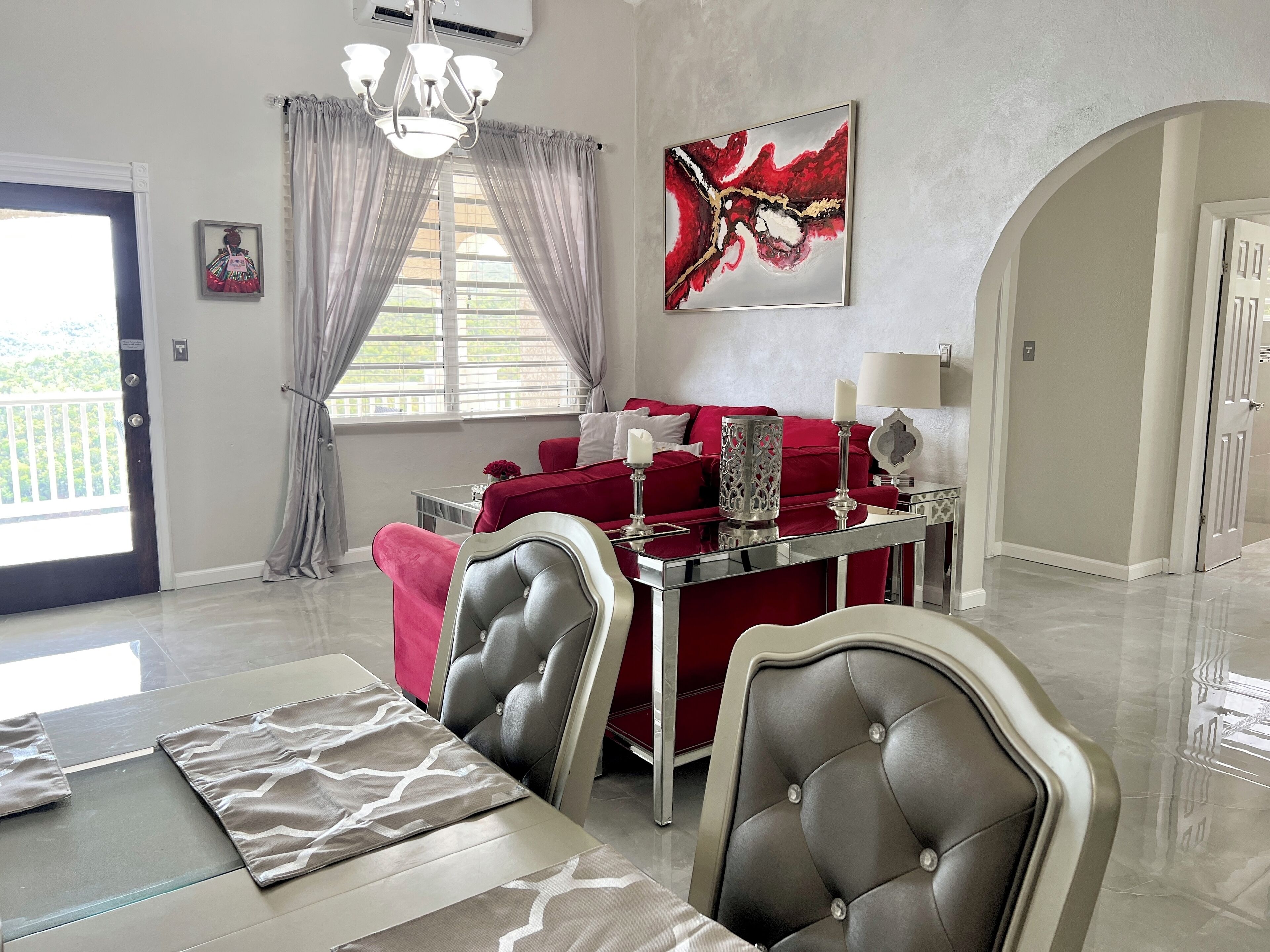 Fernseher, DVD-Player, Bücher