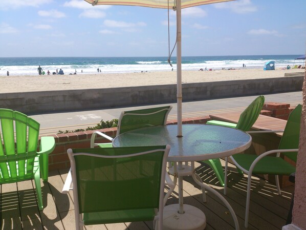 屋外ダイニングエリア