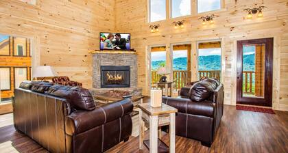 5 Miles to Gatlinburg! Indoor Heated Pool/ Theater Room/ Hot tub/ Amazing Views!