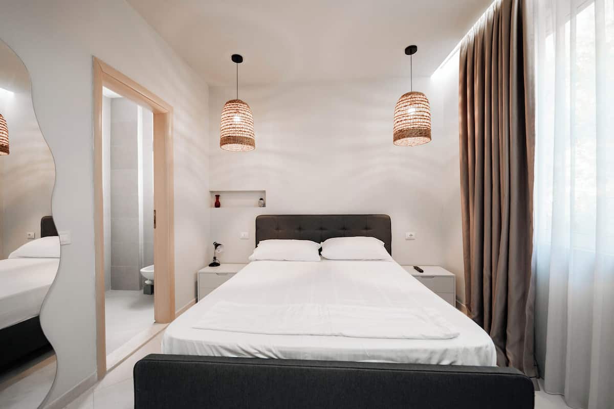 1 bedroom, in-room safe, desk, bed sheets