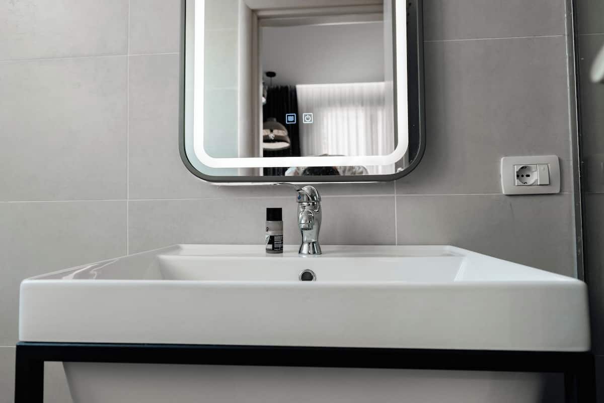 Free toiletries, slippers, bidet, towels
