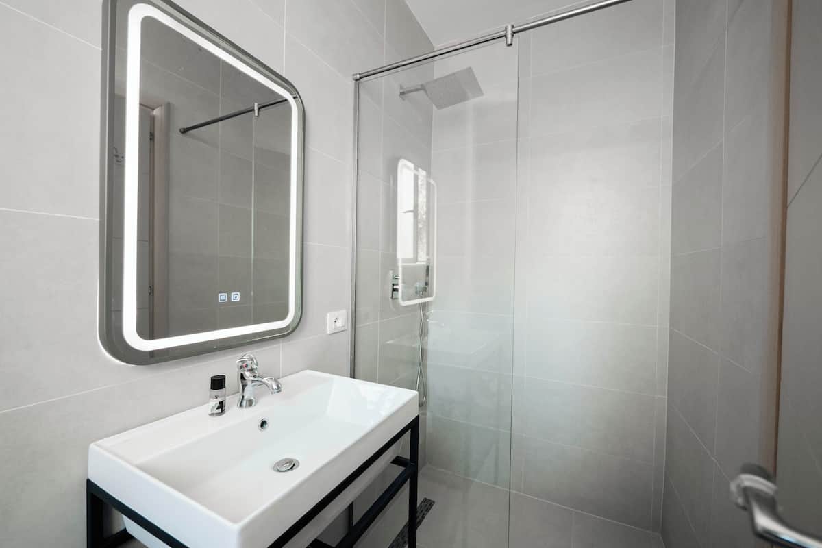 Free toiletries, slippers, bidet, towels