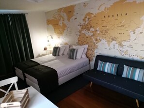 Deluxe Studio, Kitchenette | Living area