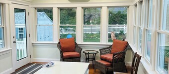 Dennisport : Dog Friendly with a fenced in large yard. 1/2 mile from beach