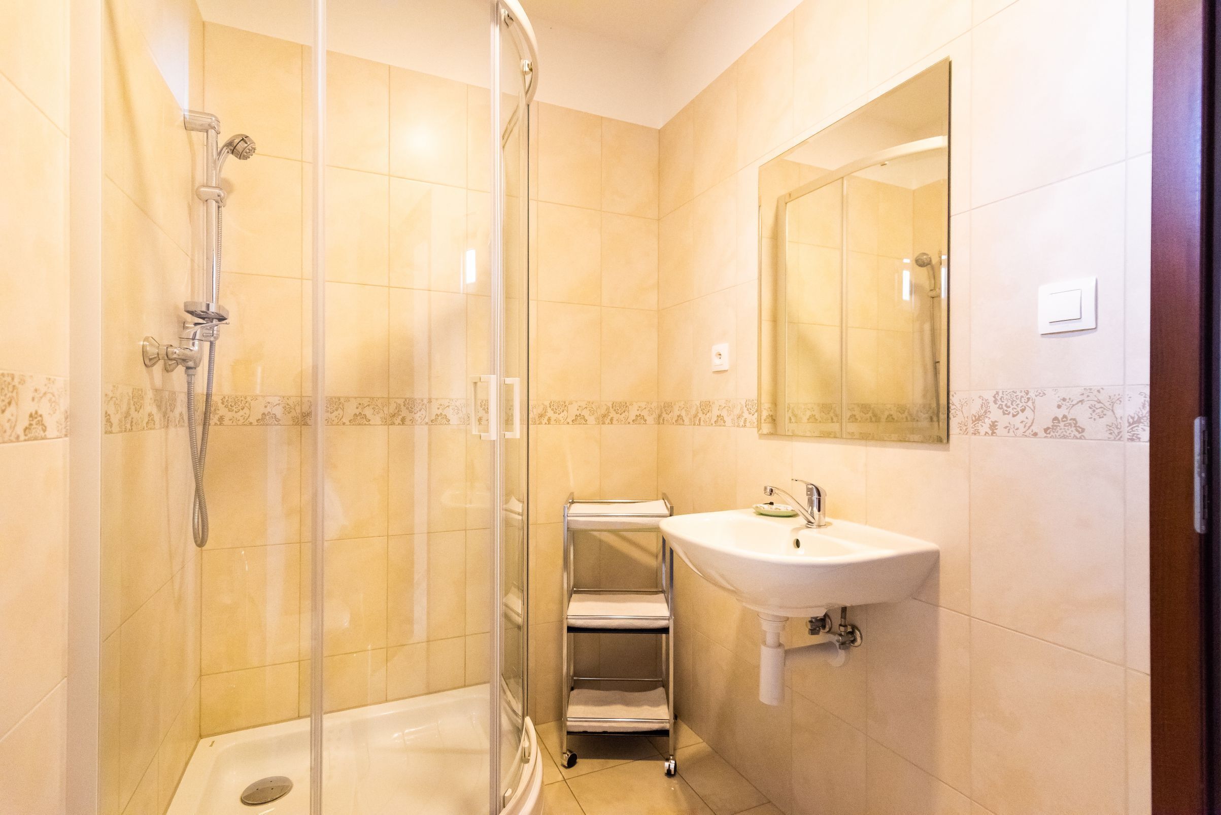 comfort apartment, 2 bedrooms (1) | bathroom | shower, free toiletries, towels