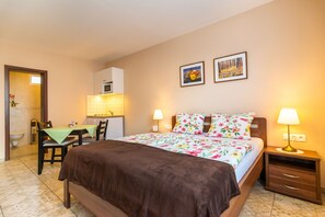 Comfort Apartment, 2 Bedrooms (1) | 2 bedrooms, desk, blackout curtains, soundproofing - Apartmanovy dom Villa Ephélia (Dunajska Streda)