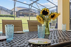 Outdoor dining - Luxury executive villa near Disney World in a gated community, WELCOME HOME (Davenport)