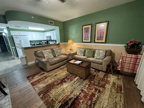 Smart-TV, DVD-Player, Bücher, Videothek