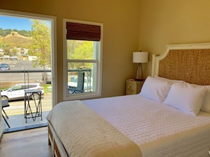 2 bedrooms, iron/ironing board, free WiFi, bed sheets - Surf In Surf Out a large condo, steps to beach and parking, Family Fav (Avila Beach)