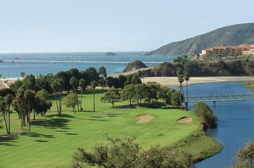 Surf In Surf Out a large condo, steps to beach and parking, Family Fav