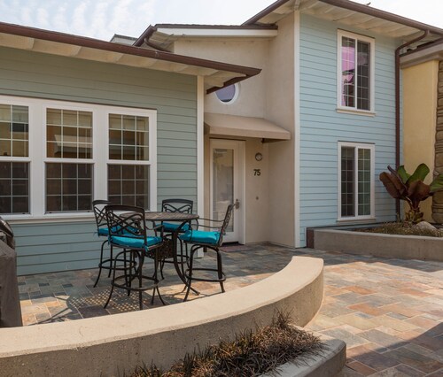 Surf In Surf Out a large condo, steps to beach and parking, Family Fav