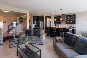 Smart-TV, peis, bøker og PC-skjermer