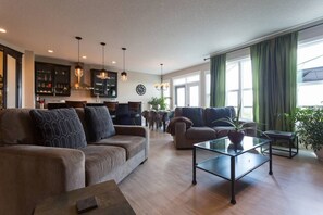 Smart-TV, peis, bøker og PC-skjermer