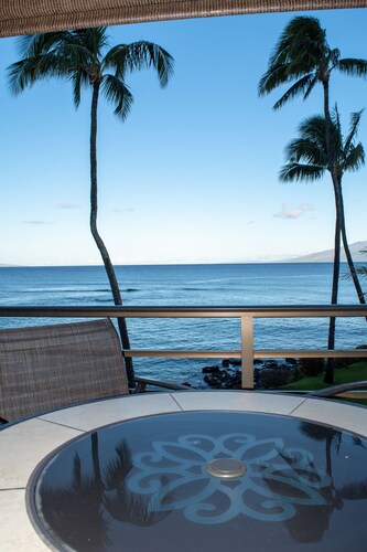 Second/Top Floor Oceanfront Condo Steps From the Beach in The Kuleana Resort