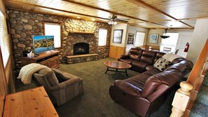 Smart TV, fireplace