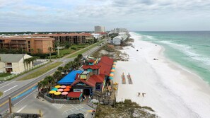 Beach nearby, sun-loungers, beach towels