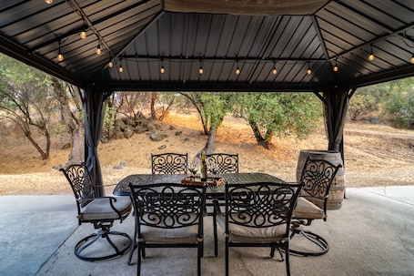 Outdoor dining. Visit Yosemite stay at Valley Oak Vacations.
Free EV charging station.