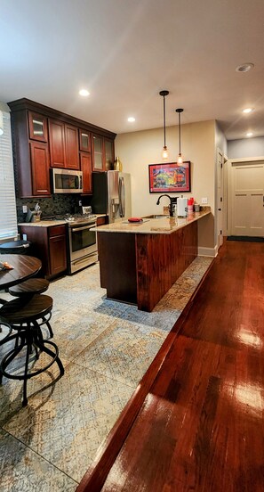 Fridge, microwave, oven, stovetop - Grand Home with views of Street Car
Near French Quarter, Superdome (New Orleans)