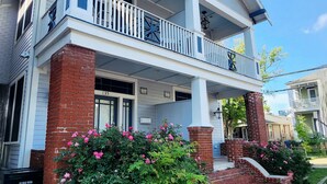 Exterior - Grand Home with views of Street Car
Near French Quarter, Superdome (New Orleans)